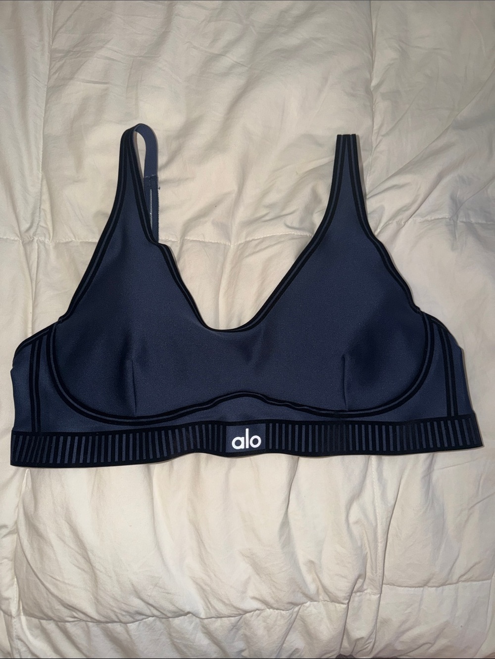 ALO Yoga Airlift Line Up Bra NWOT - Picture 4 of 6